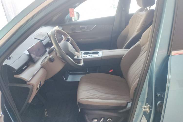 Used Chery Tiggo 8 PLUS C-DM 2025 1.5T 116 km Prestige Version 5 Seats
