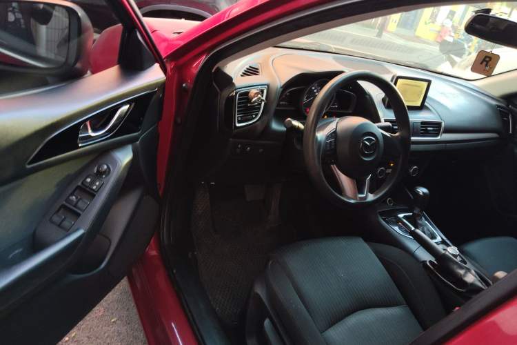 Used Mazda Mazda 3 Axela 2016 Sedan 1.5L Automatic Luxury Model
