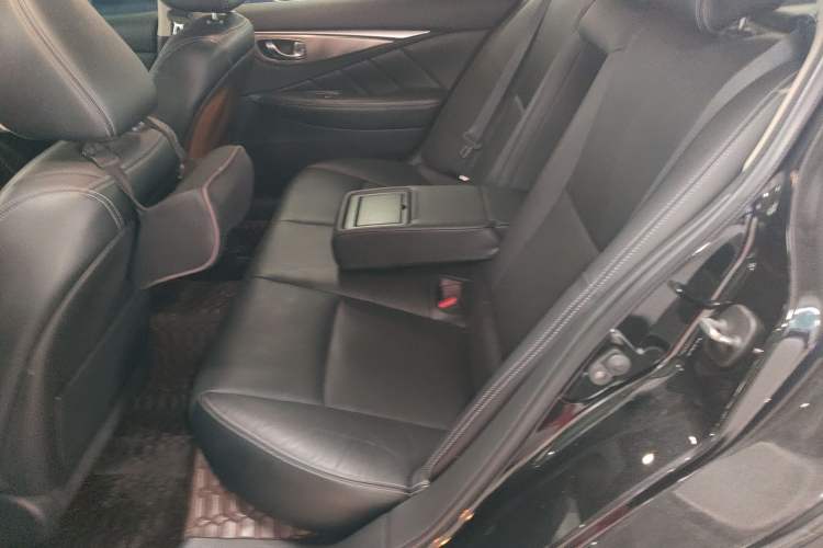 Used Infiniti Q50L 2018 2.0T Enjoyment Version China VI Standard
