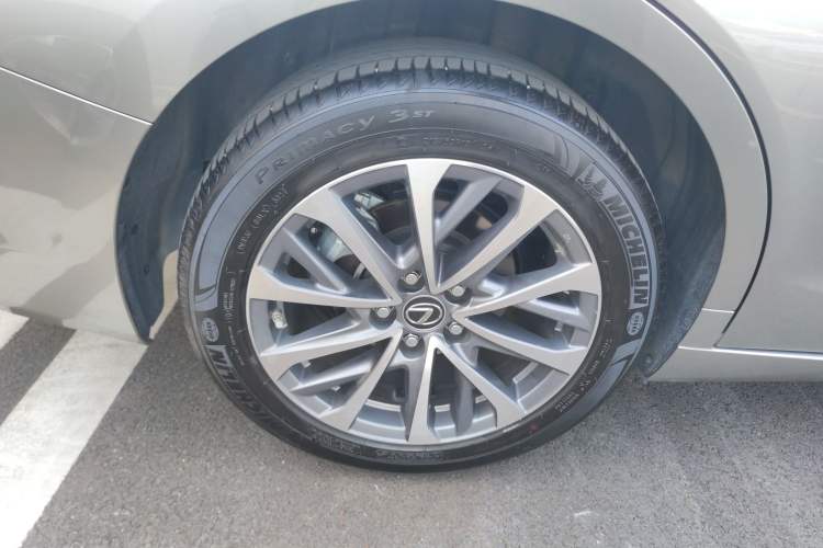 Used Lexus ES 2025 200 Premium Edition
