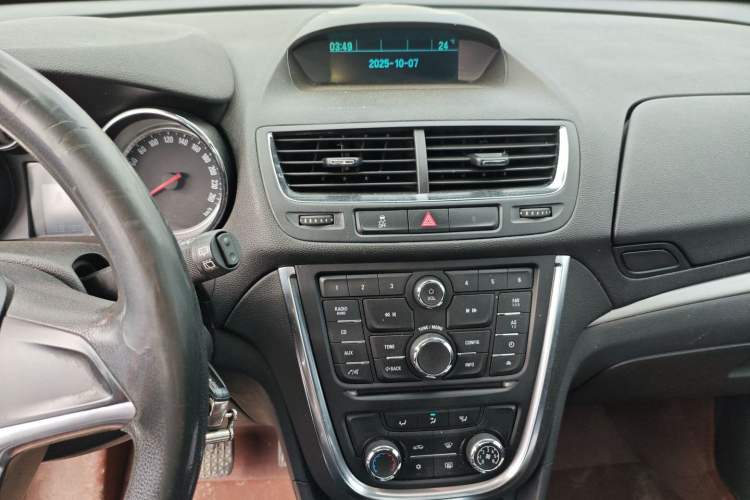 Used Buick Encore 2015 1.4T Automatic Two-Wheel Drive Urban Elite Version
