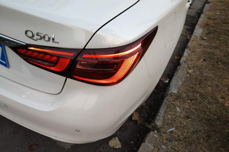 Used Infiniti Q50L 2018 2.0T Comfort Edition China VI Standard
