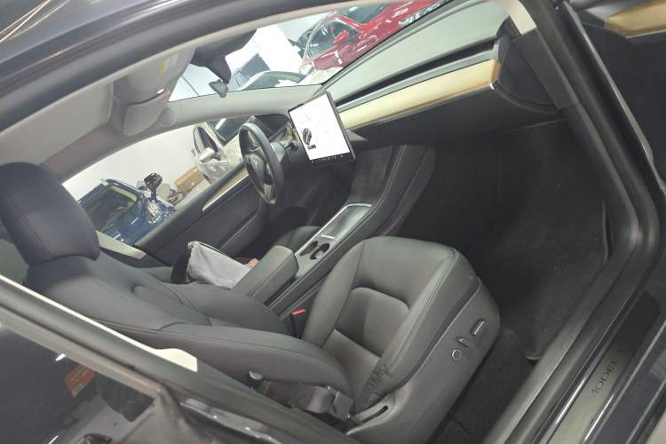 Used Tesla Model Y 2021 Long-Range All-Wheel-Drive Version
