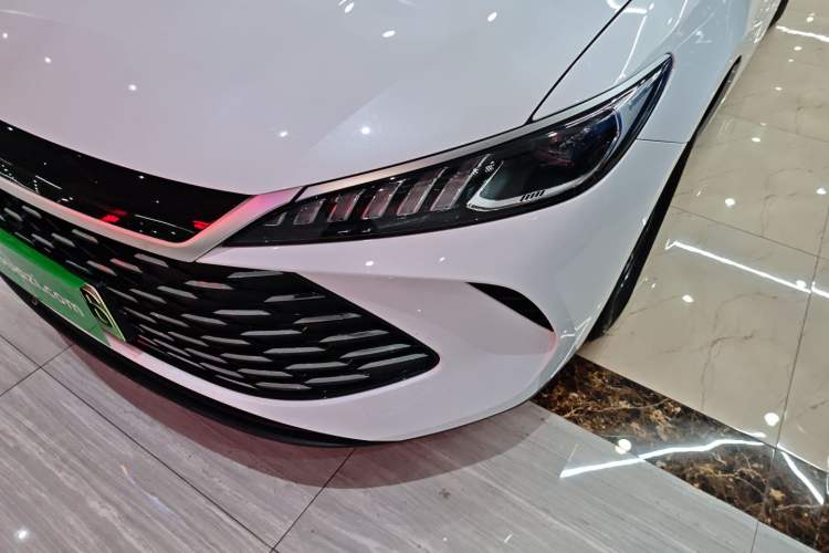 Used BYD Qin PLUS 2025 DM-i Smart Drive 55KM Leading Model
