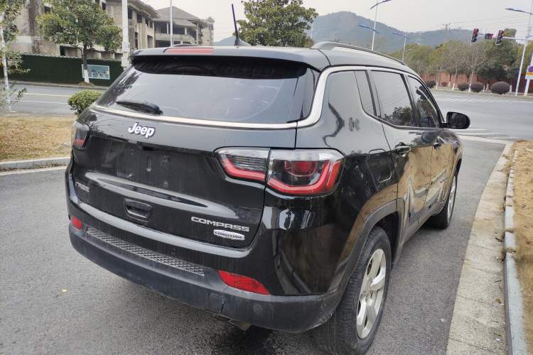 Used  Compass 2017 200T Automatic Family Edition
