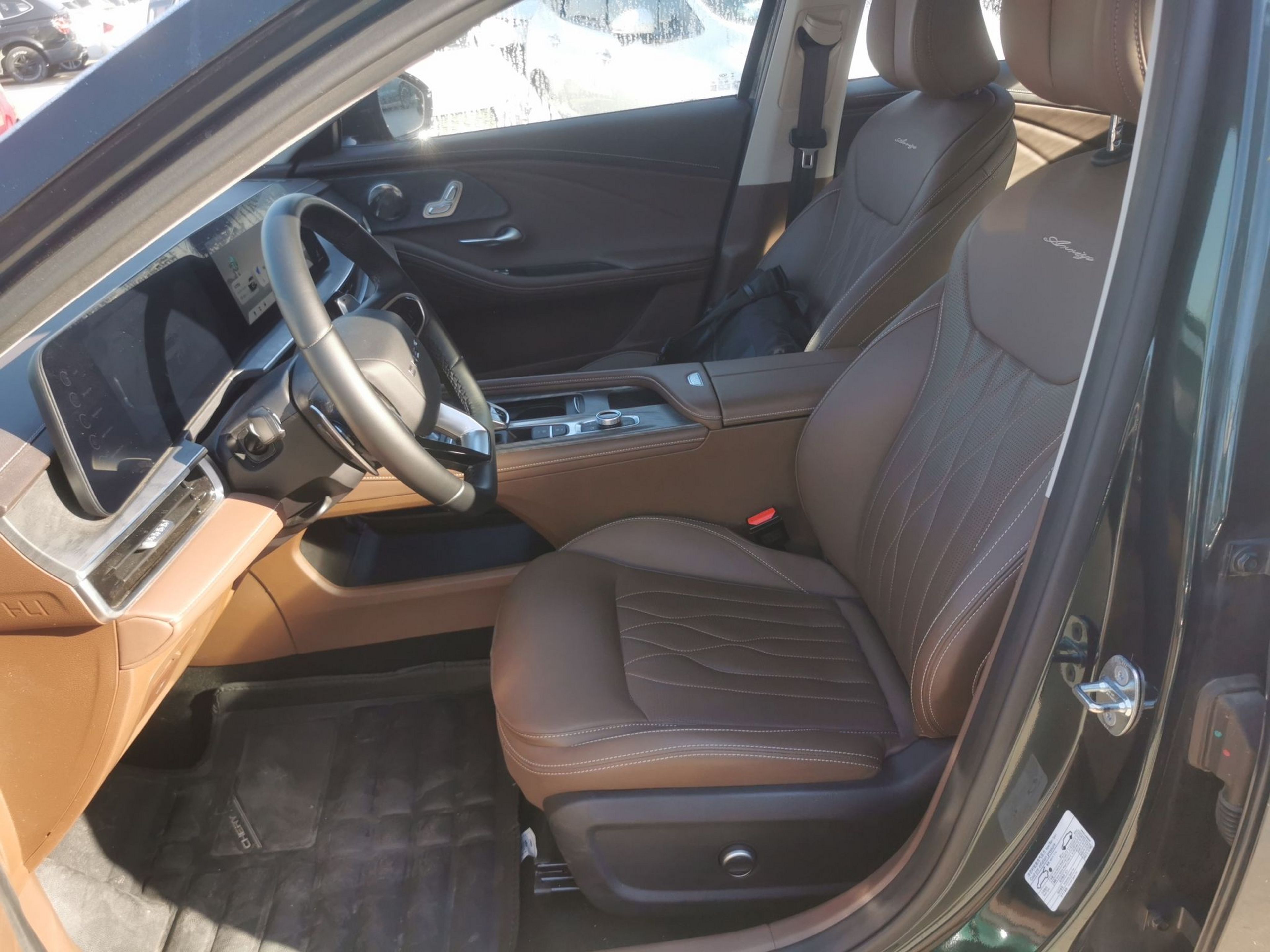 Переднее сиденье в автомобиле