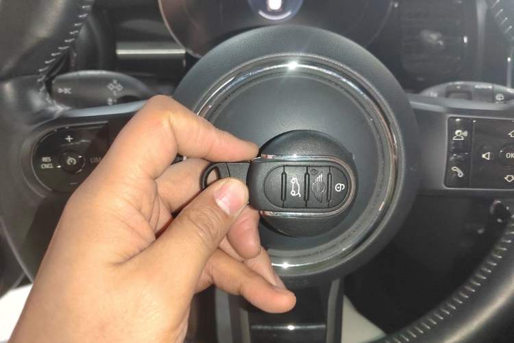 Used  MINI 2022 1.5T COOPER Artist Five-Door Edition
