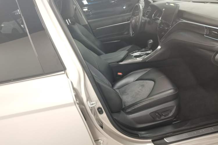 Used Toyota Camry 2021 2.0S FENGSHANG Edition
