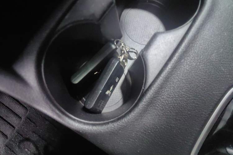 Used Mitsubishi Outlander 2013 2.4L 4x4 Luxury Navigation Edition 5 Seats
