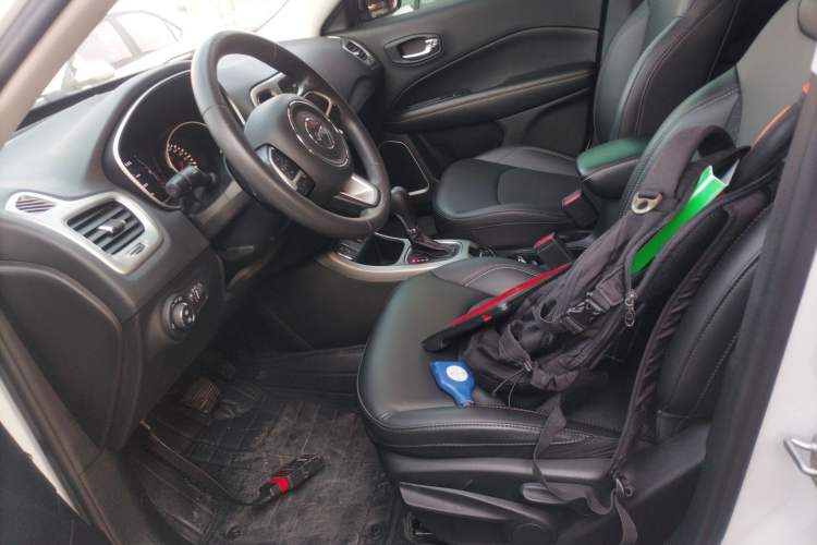 Used  Compass 2020 220T Automatic Leading Edition
