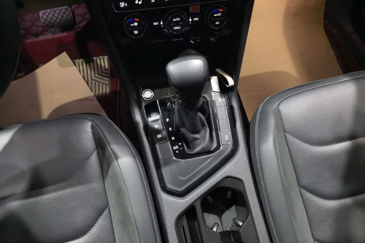 Used Volkswagen Tiguan L 2018 330TSI Automatic Two-Wheel Drive Luxury Edition
