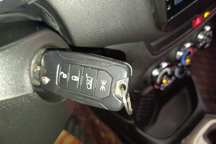 Used  Renegade 2017 180T Automatic Kinetic Edition+
