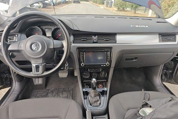 Used Volkswagen Bora 2015 Value Edition 1.6L Automatic Fashion Version