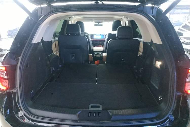 Used Ford Explorer 2023 EcoBoost 285 Four-Wheel Drive Titanium Edition 6 Seats
