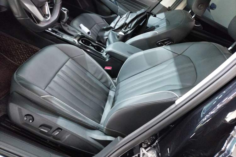 Used Volkswagen Passat 2022 330TSI Elite Edition Custom Version
