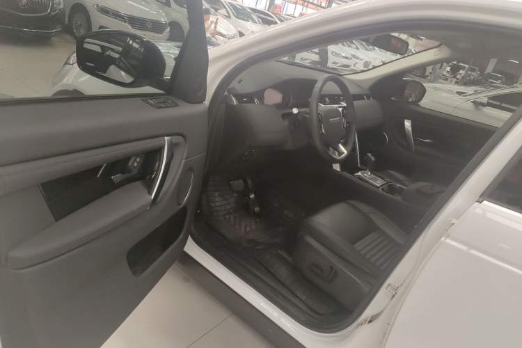 Used Land Rover Discovery Sport 2020 200 PS Family Edition
