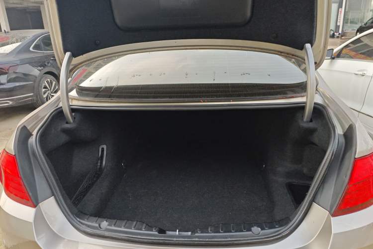 Used BMW 5 Series 2017 525Li Leading Model
