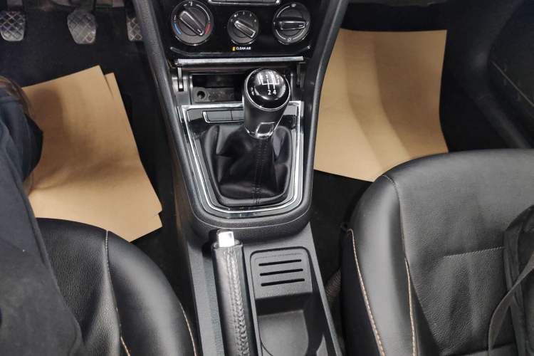 Used Volkswagen Bora 2016 1.6L manual Comfort trim level
