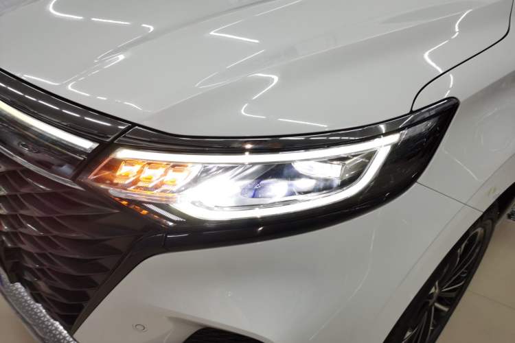 Used Roewe iMAX8 2022 400TGI Prestige Edition
