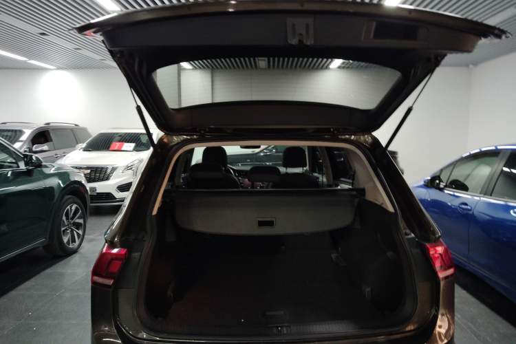 Used Volkswagen Tiguan L 2017 330TSI Automatic Two-Wheel Drive Luxury Edition