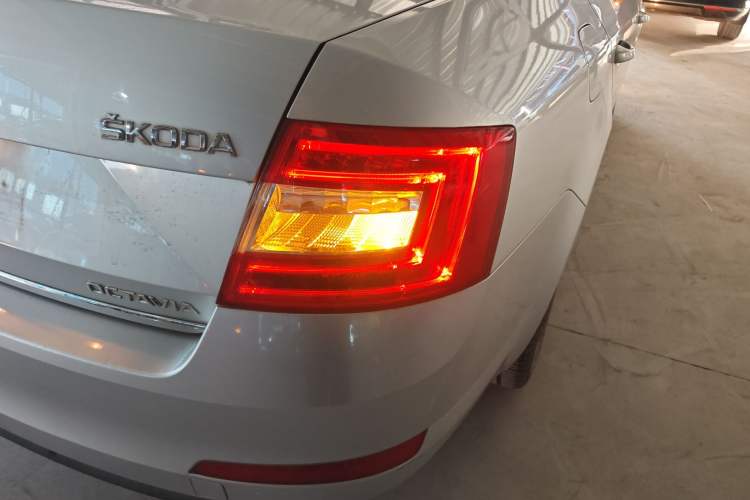 Used Skoda Octavia 2015 1.6L Automatic Yijun Edition
