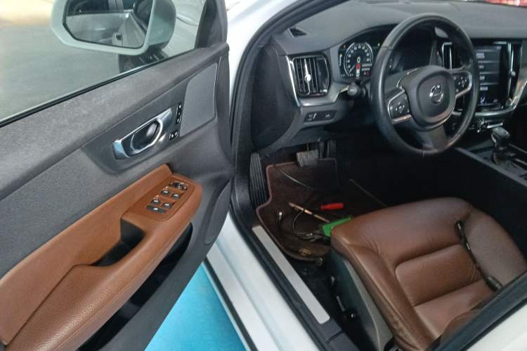 Used Volvo S60 2020 T4 Zhiyi Luxury Edition