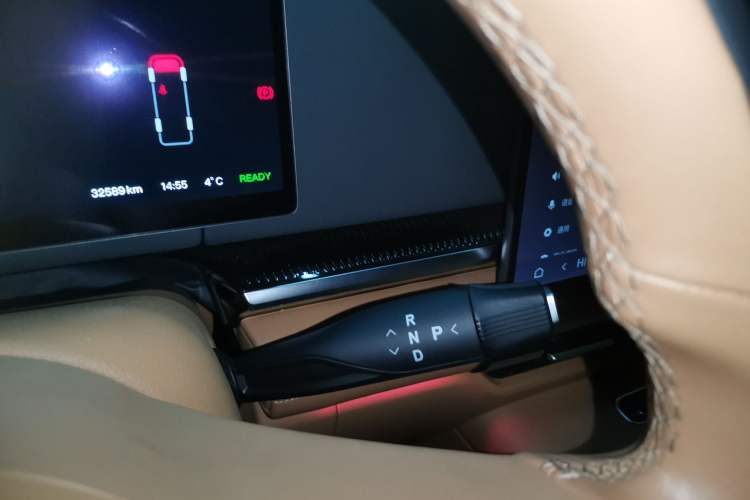 Used VOYAH Dream 2025 PHEV Four-Wheel Drive Prestige Kunpeng Edition
