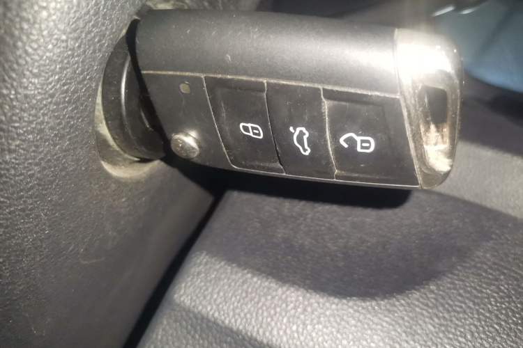 Used Volkswagen T-ROC 2019 230TSI DSG Two-Wheel-Drive Advanced Version China VI Standard
