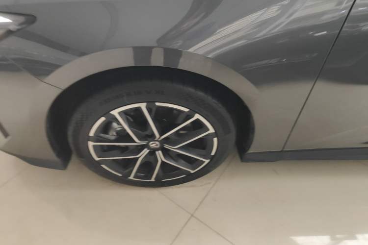 Used Changan UNI-V iDD 2024 Blue Whale Smart Electric iDD 136km ZhiKu Model