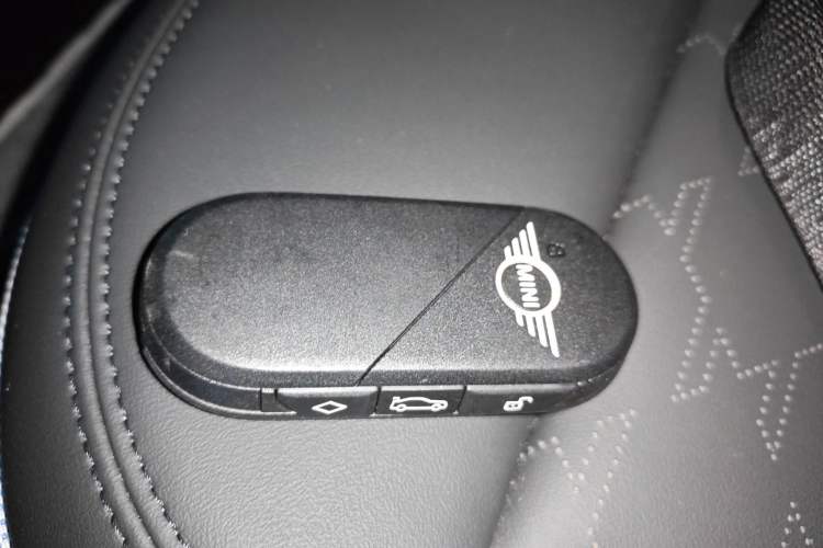 Used  Electric MINI COOPER 2024 452km COOPER SE Artist
