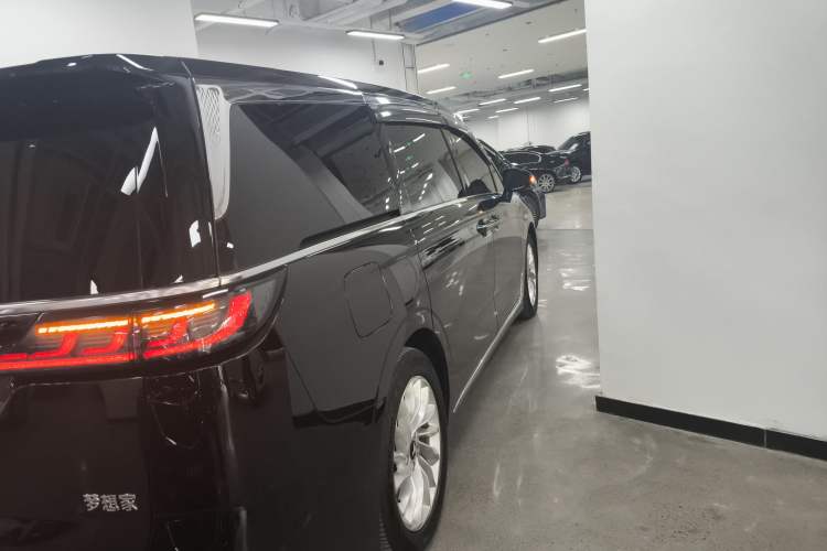 Used VOYAH Dream 2024 PHEV Extended-Range Premium Edition
