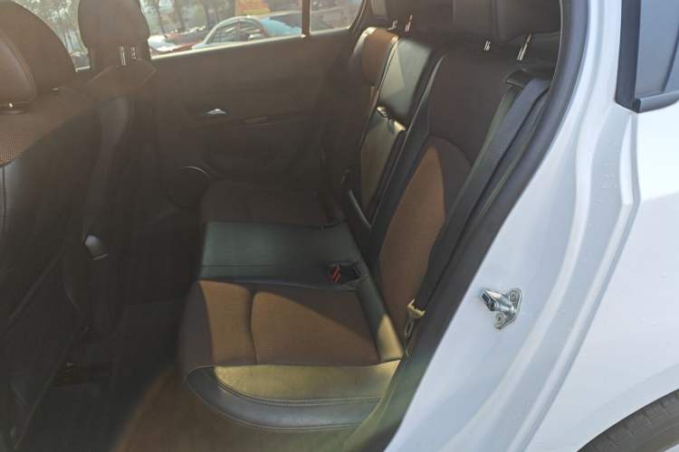 Used Chevrolet Cruze 2013 Hatchback 1.6L Automatic Luxury Model
