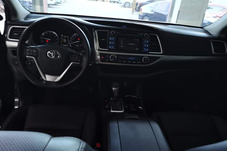 Used Toyota Highlander 2018 2.0T Two-Wheel Drive Luxury Edition 7 Seats China VI Standard
