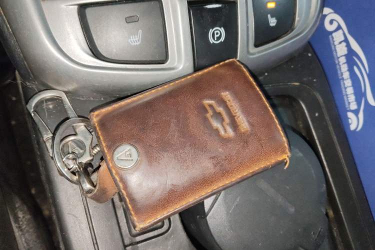 Used Chevrolet Captiva 2015 2.4L 4x4 Flagship Edition 7-Seater
