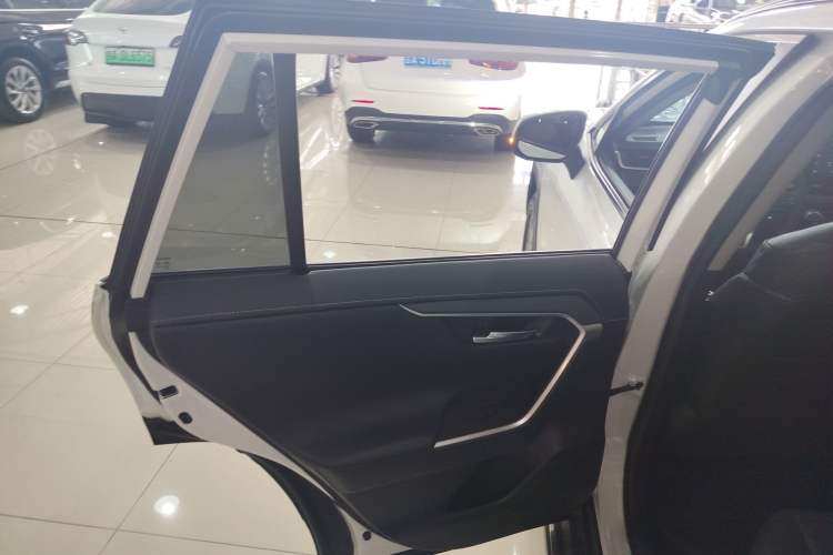 Used Toyota RAV4 2022 2.0L CVT Two-Wheel Drive Fashion Plus Edition
