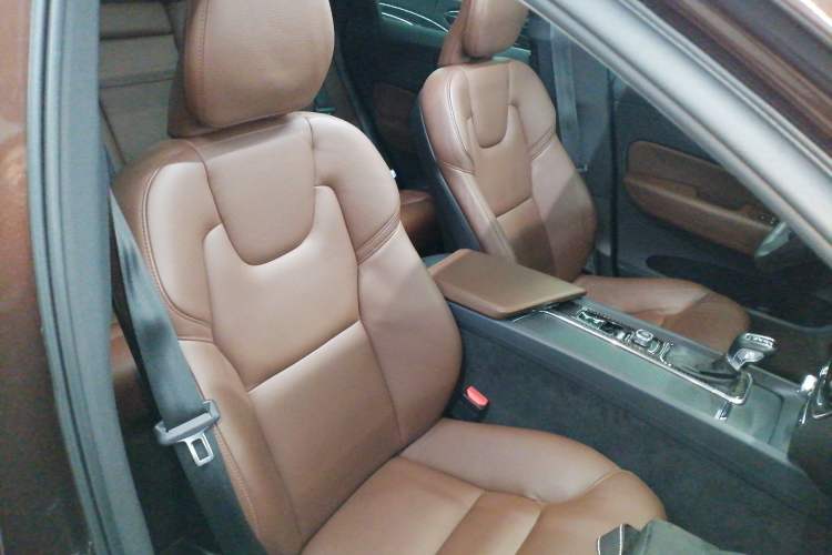 Used Volvo XC60 2019 T5 4x4 Zhiyuan Edition China VI Standard
