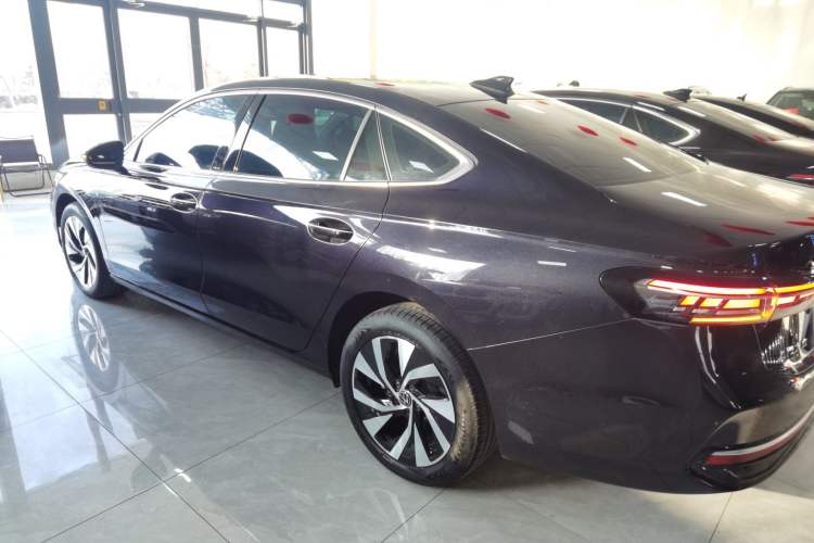 Used Volkswagen Passat 2025 Pro 380TSI Dragon Glory Edition
