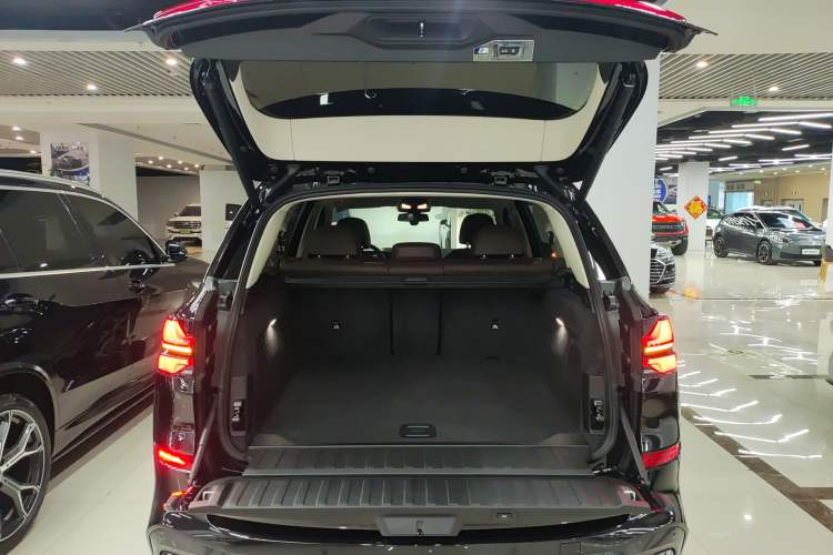 Used BMW X5 2023 xDrive 30Li Luxury M Sport Night Edition Package
