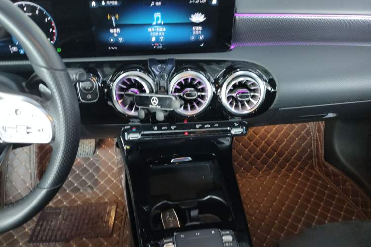 Used Mercedes-Benz A-Class 2022 Revised Version A 200 L Sport Sedan Fashionable Style
