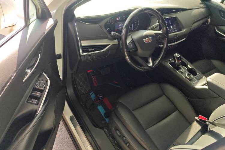 Used Cadillac XT4 2018 28T Two-Wheel Drive Leading Version
