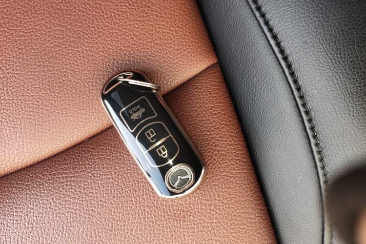 Used Mazda Mazda 3 Axela 2014 Sedan 1.5L Automatic Luxury Model