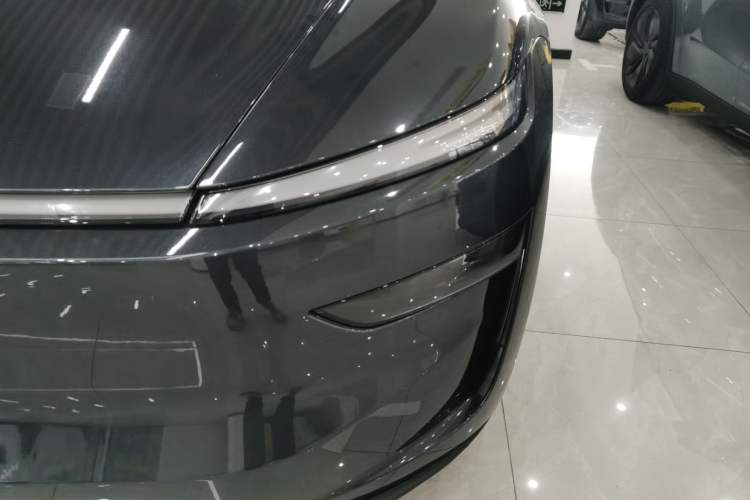 Used Tesla Model Y 2025 Rear-Wheel-Drive Version
