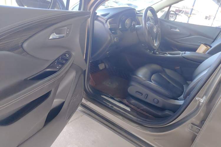 Used Buick Envision 2018 20T Two-Wheel-Drive Elite Model
