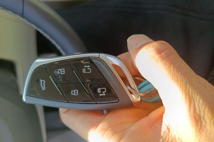 Used SAIC MAXUS G90 2023 2.0T Interstellar Six-Seater Version