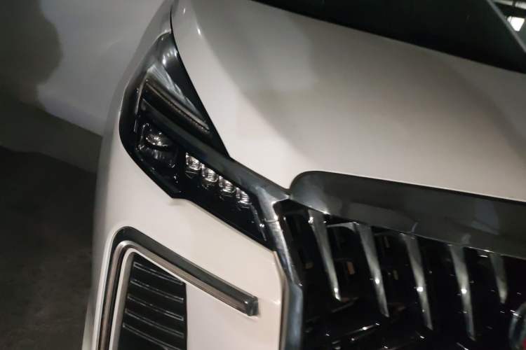 Used Buick GL8 2022 Land Cruiser Executive Class 652T Comfort Model