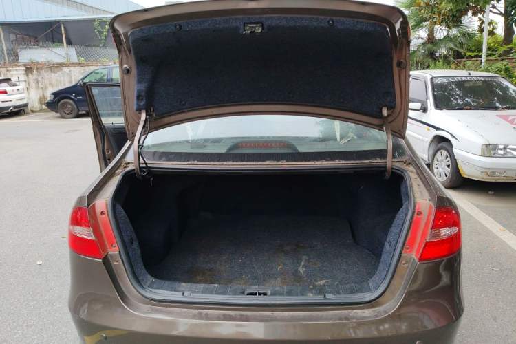 Used  Heyue 2012 1.5L Manual Luxury Sport Edition