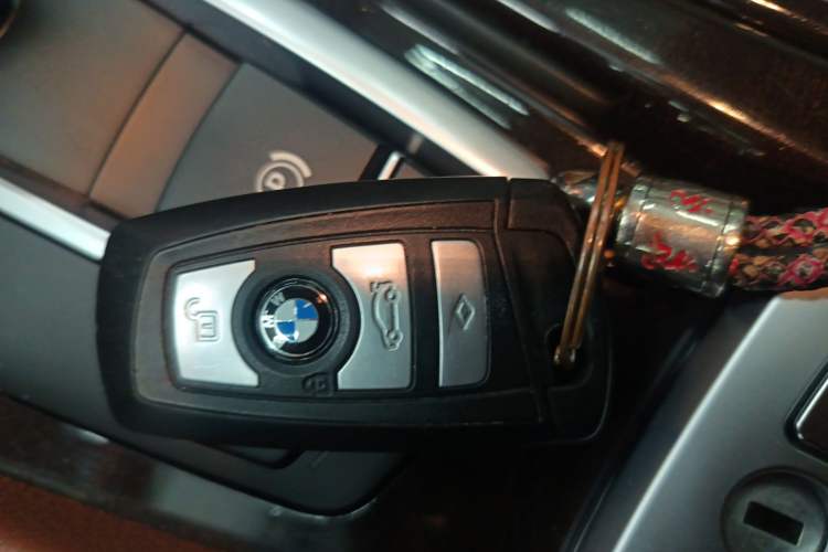 Used BMW 5 Series 2017 525Li Leading Model
