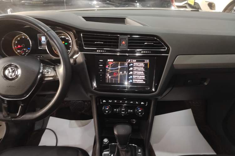 Used Volkswagen Tiguan L 2019 Revised 330TSI Automatic Two-Wheel Drive Smart & Luxury Edition China VI Standard

