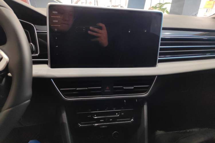 Used Volkswagen Tiguan L 2024 Outstanding Model 300TSI Automatic Two-Wheel Drive Longteng Edition
