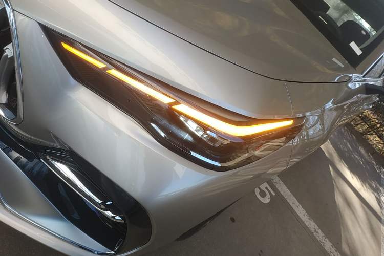 Used  Galaxy Stellar 6 
